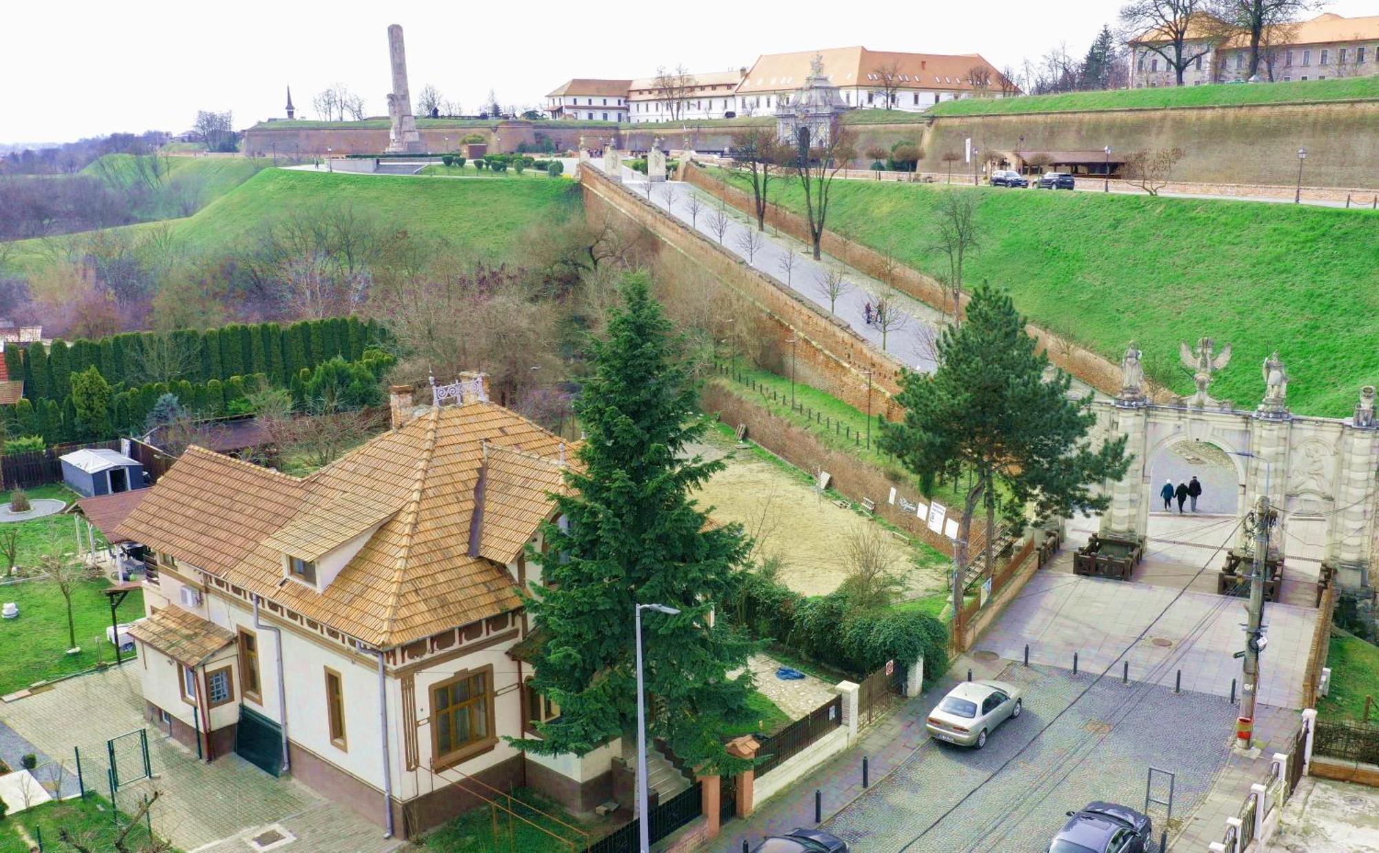 La Poarta Cetatii Villa Gyulafehérvár Kültér fotó