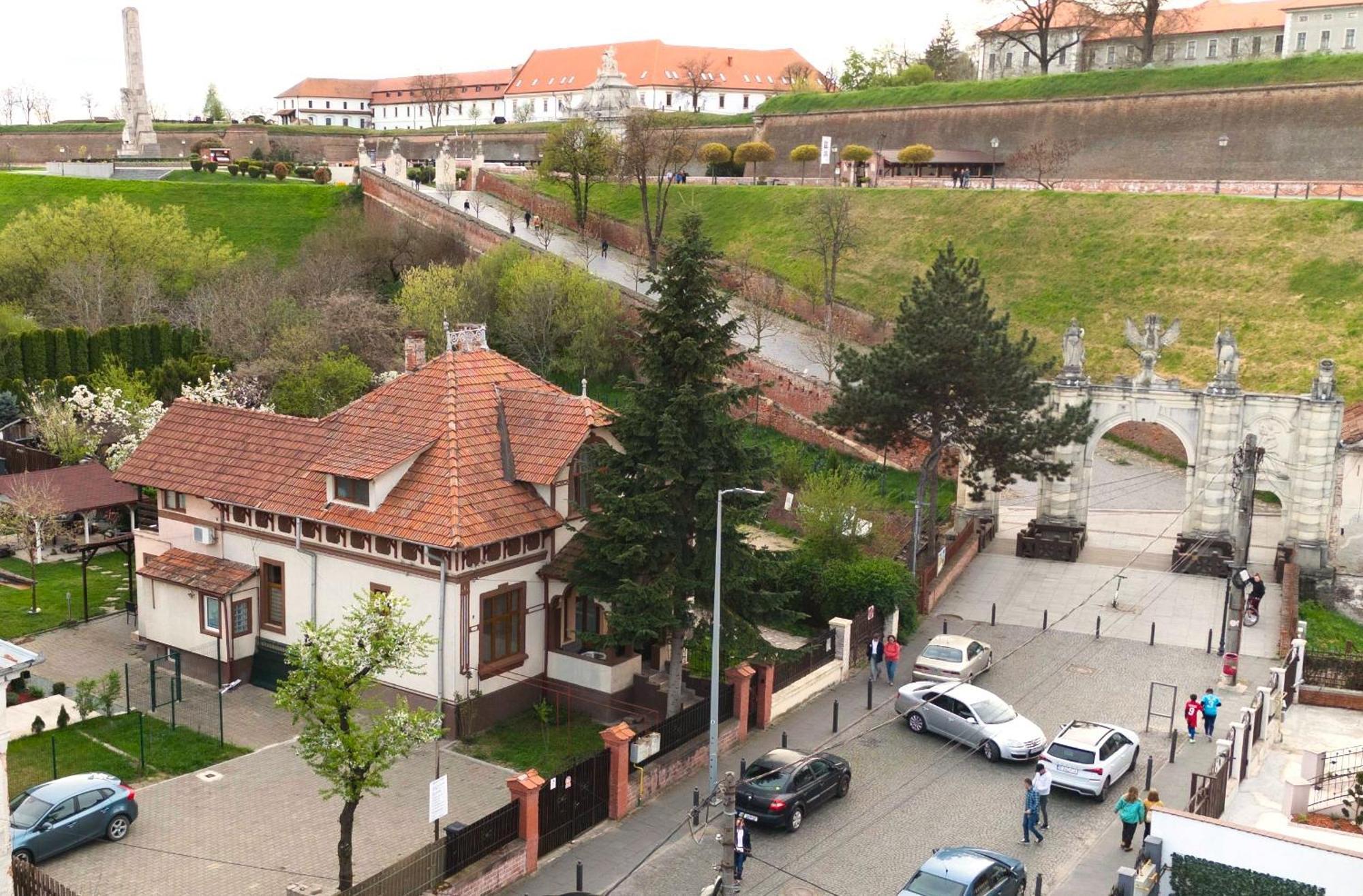 La Poarta Cetatii Villa Gyulafehérvár Kültér fotó